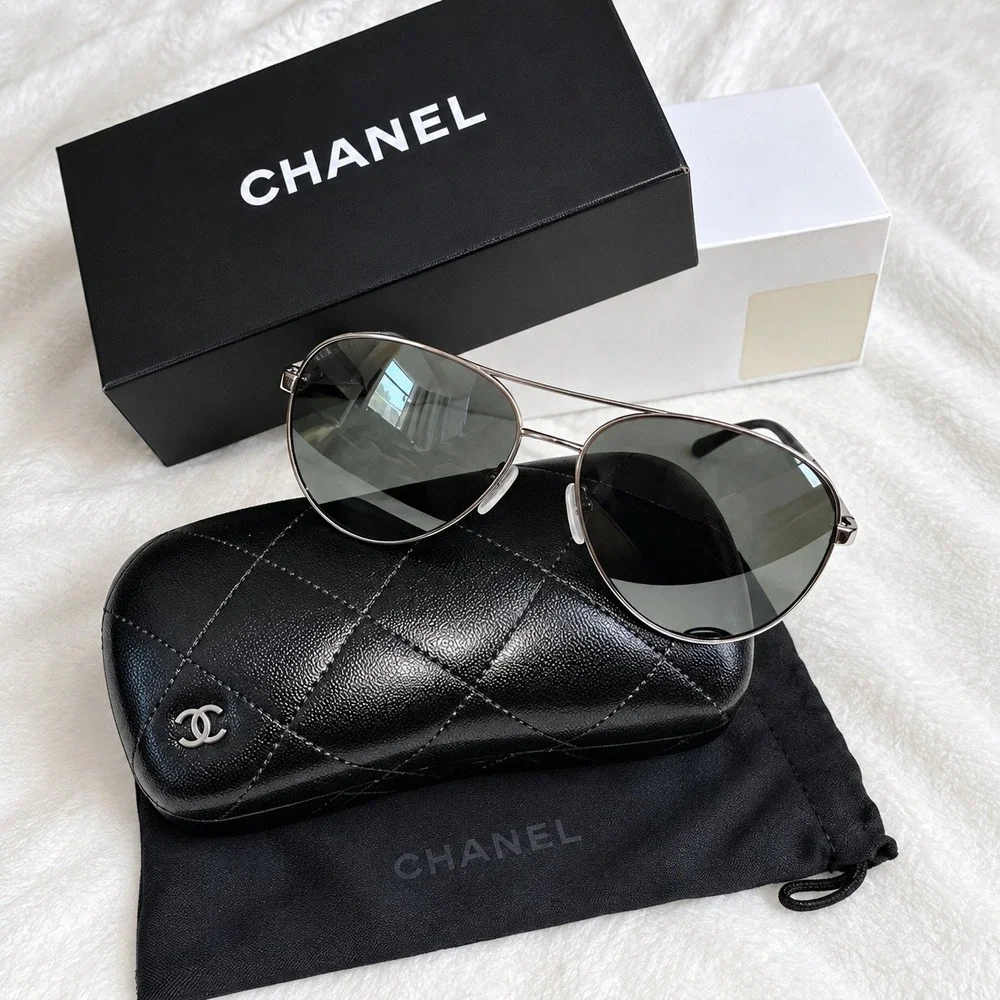 Chanel Aviator Sunglasses Silver Metal Interlocking CC Logo Mirrored Lenses 4185